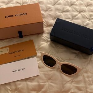 LOUIS VUITTON Essential Cat-Eye Sunglasses